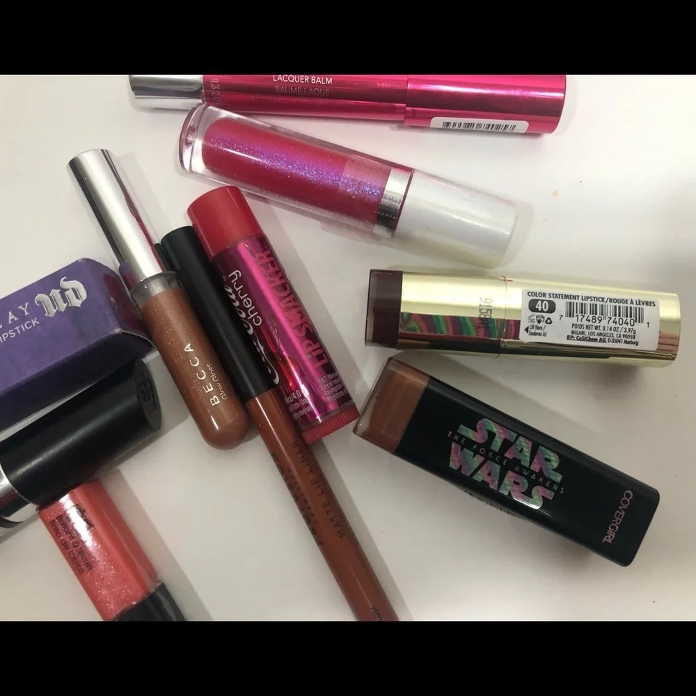 8+ Item Lip Stick/Gloss/Color